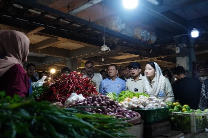 Tinjau Bapok di Pasar Ciputat, Wamendag Roro: Harga dan Pasokan Stabil Selama Ramadan