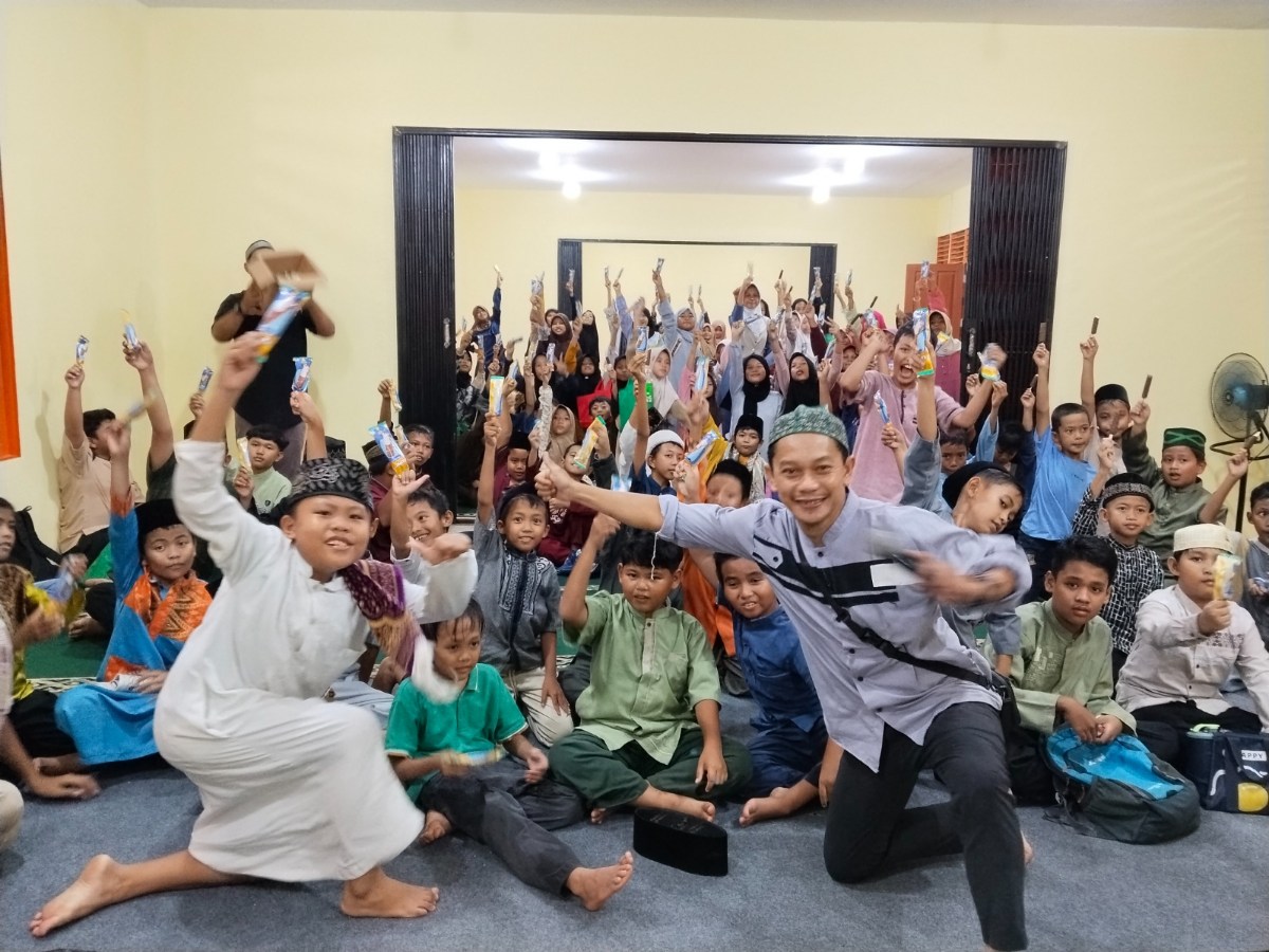 Semangat Ramadan, Yili Indonesia Dairy Bagikan Lebih dari 5.000 Es Krim Joyday ke Sekolah di Seluruh Indonesia