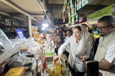 Menjelang Lebaran 2026 Wamendag Roro Tinjau Pasar Mayestik, Pastikan Pasokan Bapok Aman