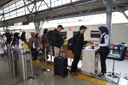 KAI Daop 1 Jakarta Operasikan 17 KA Tambahan dan 68 KA Reguler pada Long Weekend Paskah