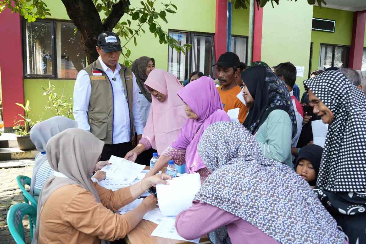 Dirut BULOG Ahmad Rizal Ramdhani Monitor Langsung Penyaluran Bantuan Pangan di Bekasi, Pastikan Tepat Sasaran
