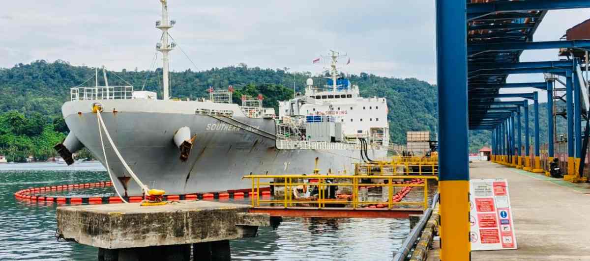 PTP Nonpetikemas Cabang Teluk Bayur Layani Muat 18 Ribu Ton Produk Turunan Kelapa Sawit ke MT Southern Anoa Tujuan Pakistan