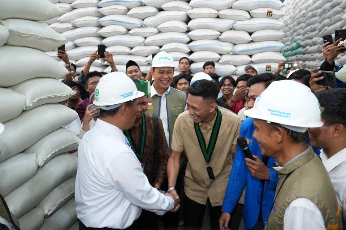 Dirut BULOG Ahmad Rizal Ramdhani Terima Kunjungan Mentan di Gudang BULOG Jawa Timur, Pastikan Stok Beras Tertinggi Sepanjang Sejarah