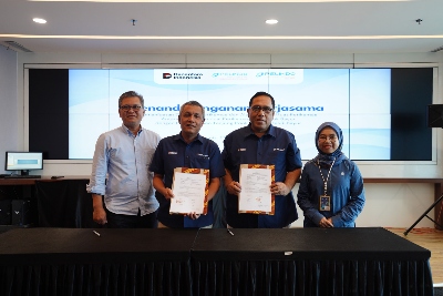 Perkuat Kinerja Bongkar Muat, IPC TPK Area Teluk Bayur dan PTP Nonpetikemas Cabang Teluk Bayur Teken Kerja Sama