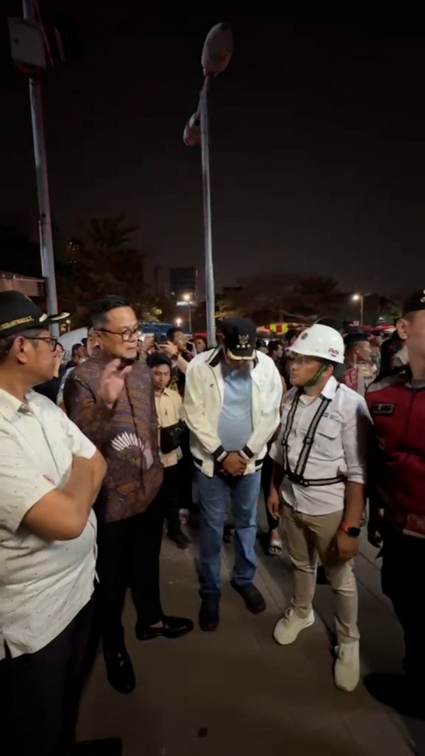 Tinjau Langsung Lokasi Kecelakaan Kereta di Bekasi Timur, Dony Oskaria Pastikan Penanganan Korban Jadi Prioritas Utama