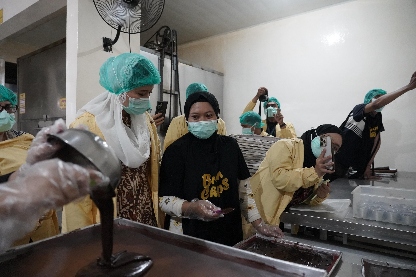 Wamendag Roro Kunjungi UMKM Keripik Brownies di Surabaya, Dorong UMKM Lokal Bersaing di Pasar Global