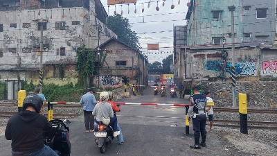 KAI Daop 1 Jakarta Pasang Palang Pintu Sementara di Perlintasan Jalan Ampera Bekasi Timur, Upaya Awal Peningkatan Keselamatan