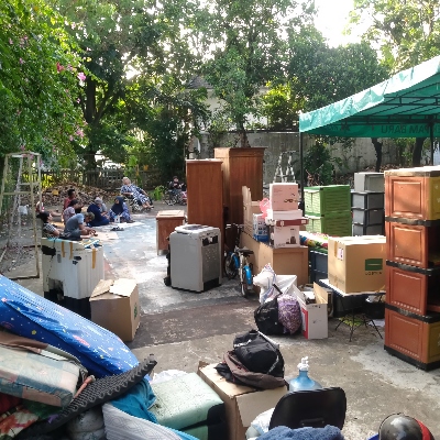 Digusur Paksa, Warga Pejompongan Terpaksa Ngungsi di Lapangan Voli