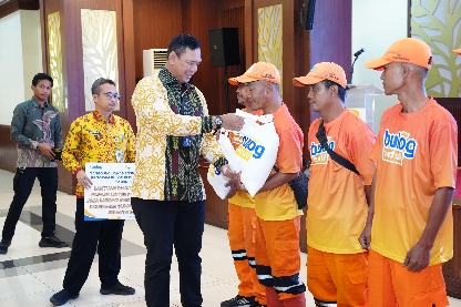 Sambut HUT ke-59, BULOG Bagikan Bantuan Paket Komoditi Pangan kepada PJLP