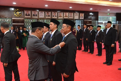 8 Insan PLN Terima Tanda Kehormatan dari Presiden RI
