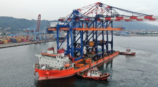IPC TPK Panjang Tambah Kapasitas Bongkar Muat dengan Quay Container Crane (QCC) Post Panamax