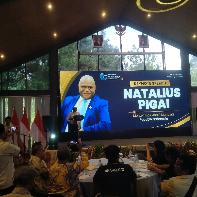 Buka Kelas Jurnalis HAM, Pigai: Pers Mitra Strategis Pembangunan HAM dan Pilar Demokrasi yang Harus Dijaga Independensinya