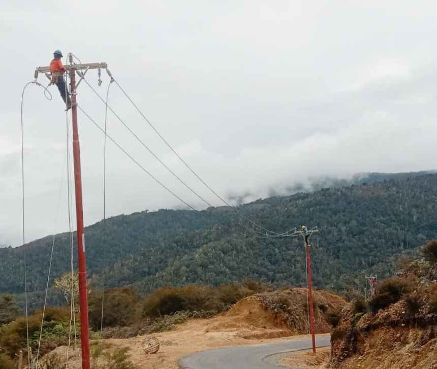 PLN Hadirkan Listrik 24 Jam untuk 1.396 Rumah Tangga di Pegunungan Arfak, Papua Barat