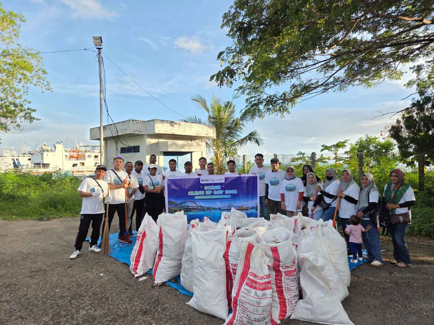 Peringati Hari Laut Sedunia, ASDP Gelar Ocean Clean Up Day Serentak di 27 Cabang