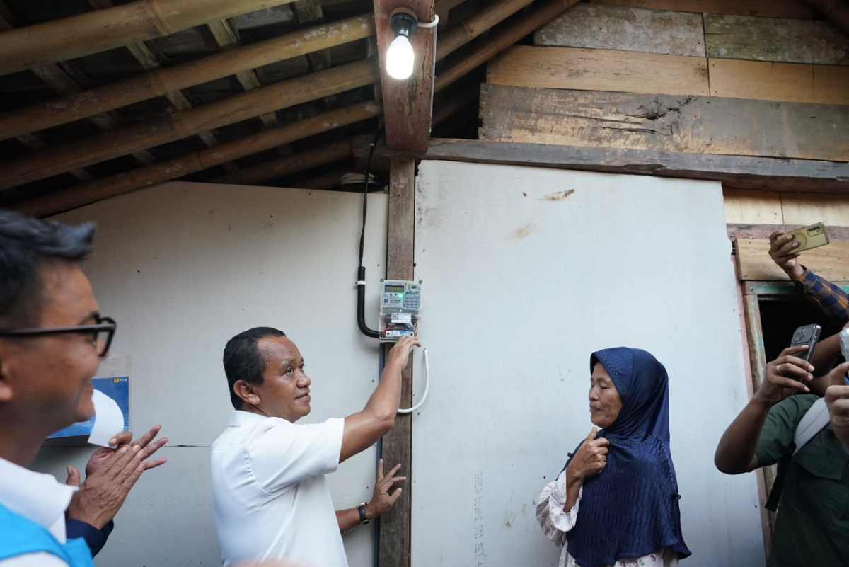 Pemerintah Bersama PLN Perluas Akses Listrik untuk Masyarakat melalui Program Listrik Desa dan Bantuan Pasang Baru Listrik