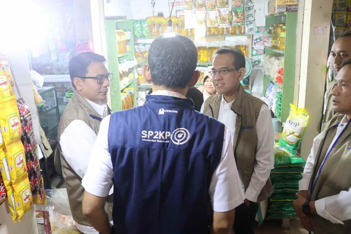 Pastikan Pasokan Beras SPHP dan MinyaKita Tersedia, Perum BULOG Bersama Mendag Busan Pantau Pasar di Banyumas