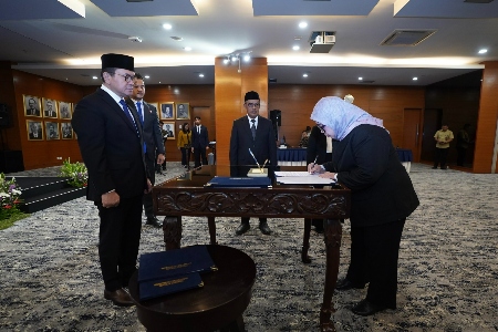 Mendag Busan Lantik Tiga Pejabat Kemendag: Berikan Solusi Terbaik untuk Kemajuan Bangsa