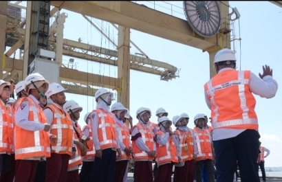 Pelindo, BNN dan BPBD Kota Surabaya Ajak Siswa Kenal Pelabuhan, Hidup Sehat, dan Siaga Bencana