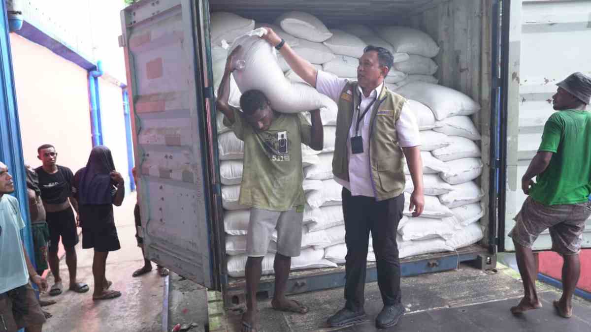 Perum BULOG Perkuat Stok Beras Papua, Dirut: Kami Targetkan Ketersediaan Beras Naik Tiga Kali Lipat