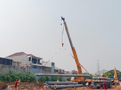 Perkuat Sistem Tata Air untuk Kurangi Risiko Banjir di Jakut, WSBP Suplai Spun Pile dan Beton Readymix