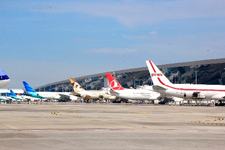 InJourney Airports Kantor Cabang Bandara Internasional Soekarno-Hatta Siap Menyambut Pesawat Komersial Terbesar di Dunia Airbus A380-800 Emirates