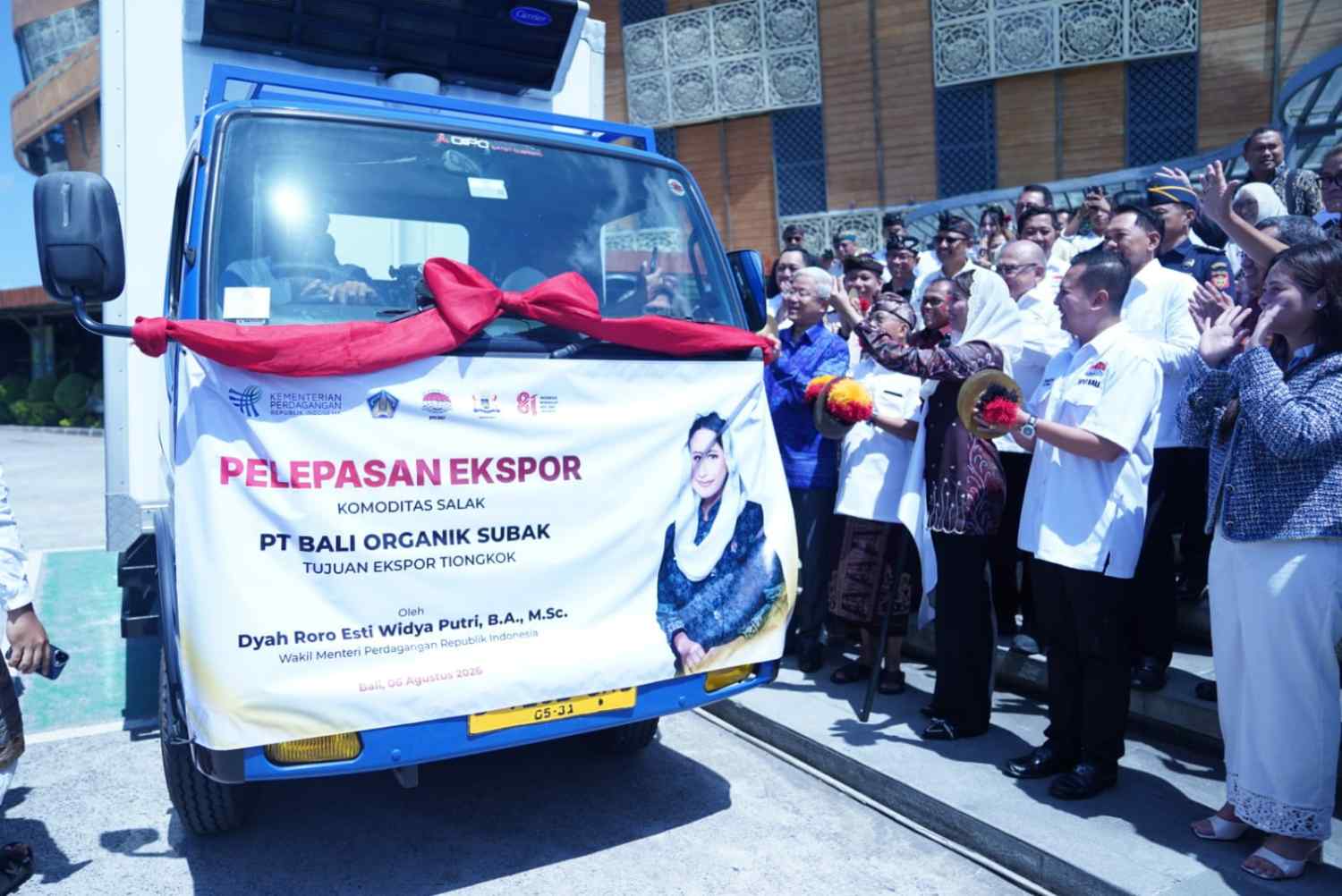 Wamendag Roro Lepas Ekspor 3,5 Ton Salak ke Tiongkok