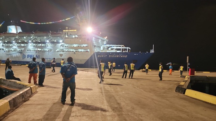 Pasca Gempa di NTT, Pelabuhan Maumere Tetap Layani Kapal Ro-Ro dan Penumpang