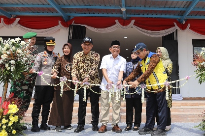 Menko PMK Pratikno Resmikan Ruang Kelas Baru SMP Negeri 1 Padangan, Perkuat Kualitas Pendidikan dan Pembangunan Manusia