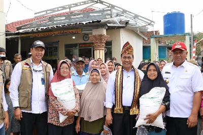 Perum BULOG dan Bapanas Salurkan Bantuan Pangan kepada 1,24 Juta Penerima di Provinsi Lampung