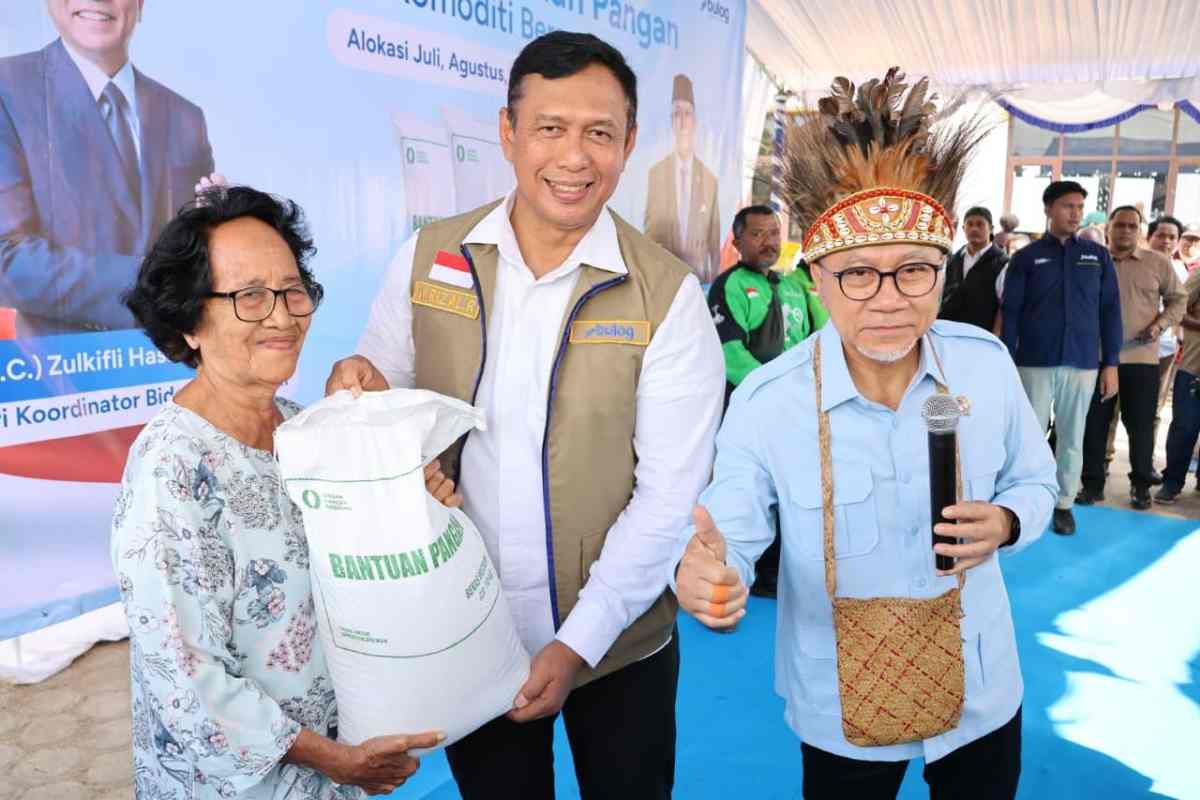 Menko Pangan dan Dirut BULOG Pastikan Bantuan Pangan Menjangkau Masyarakat hingga Wilayah Timur Indonesia