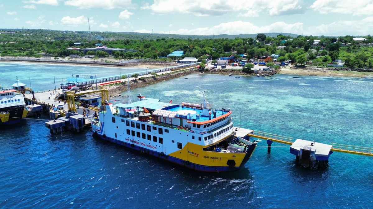 ASDP Kembali Menunjukkan Kepeduliannya untuk NTT, KMP Inerie II Bawa Bantuan dari Surabaya
