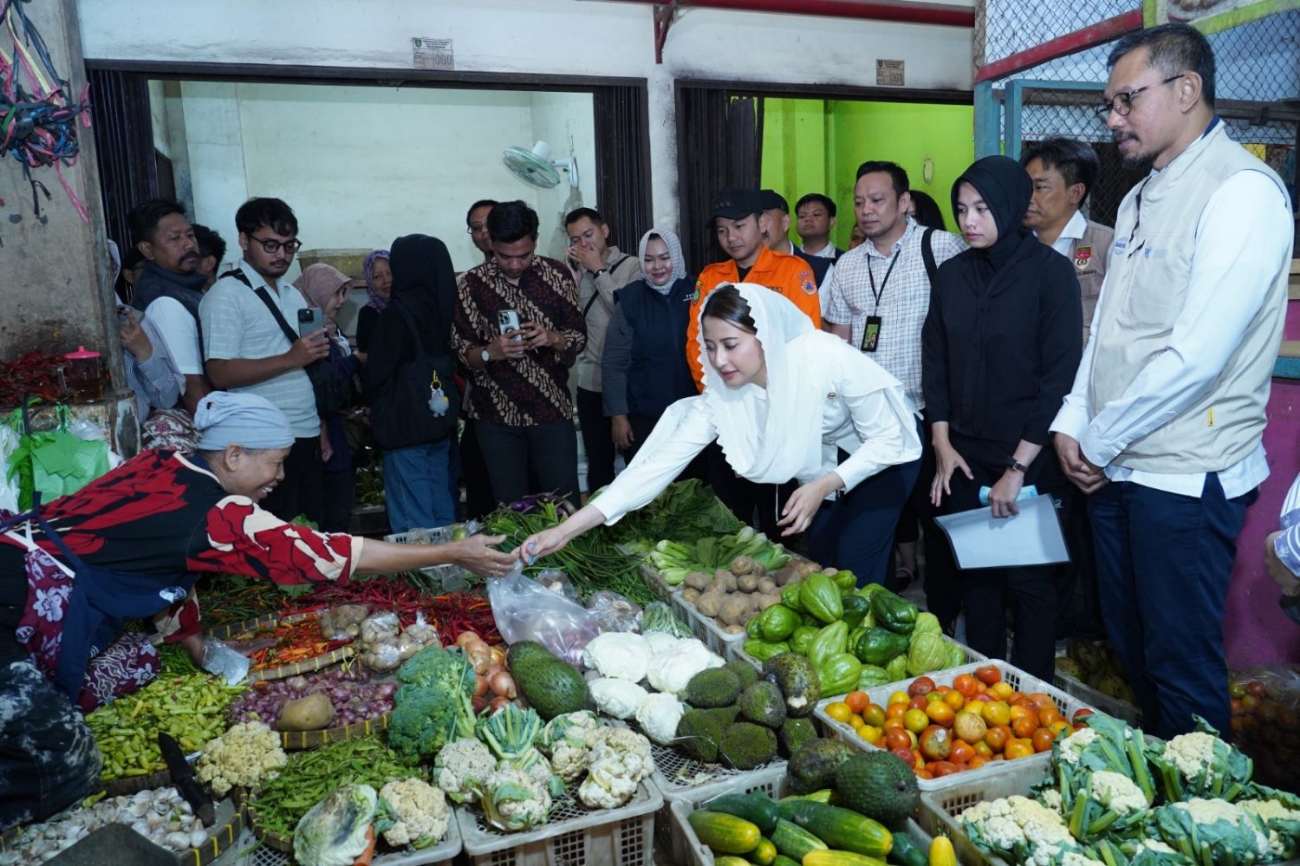 Wamendag bersama Wali Kota Surakarta Tinjau Pasar Nusukan, Pastikan Pasokan Bapok Aman dan Harga MINYAKITA Sesuai HET