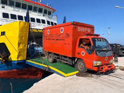 Tiba di Pulau Palue, KMP Inerie II Bawa Bantuan untuk Masyarakat Terdampak Bencana di NTT