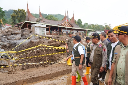 Menko PMK Dorong Percepatan Rehab-Rekon Pascabanjir Bandang di Solok